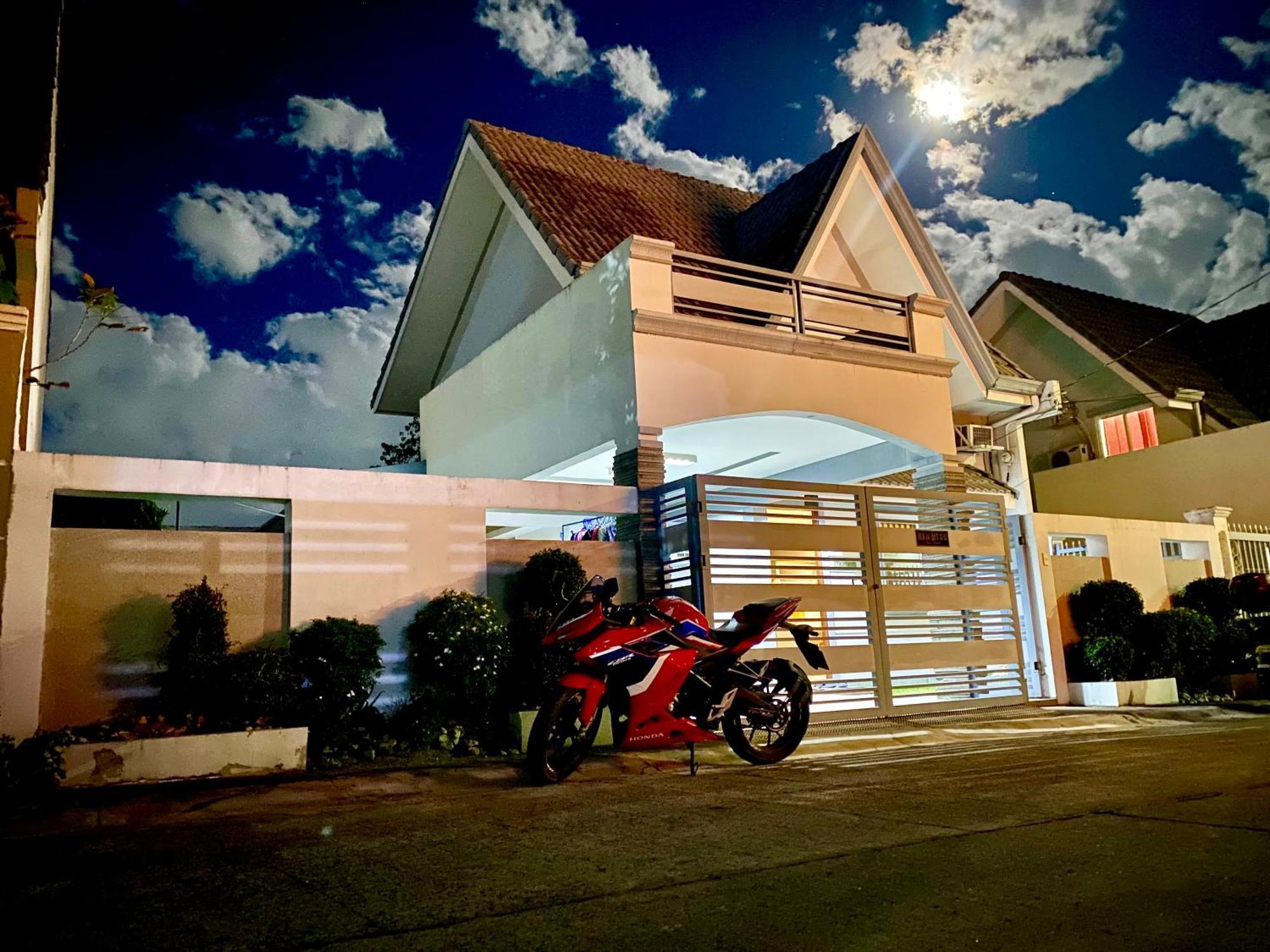 Hillary Timog Park Homes Angeles Exterior photo